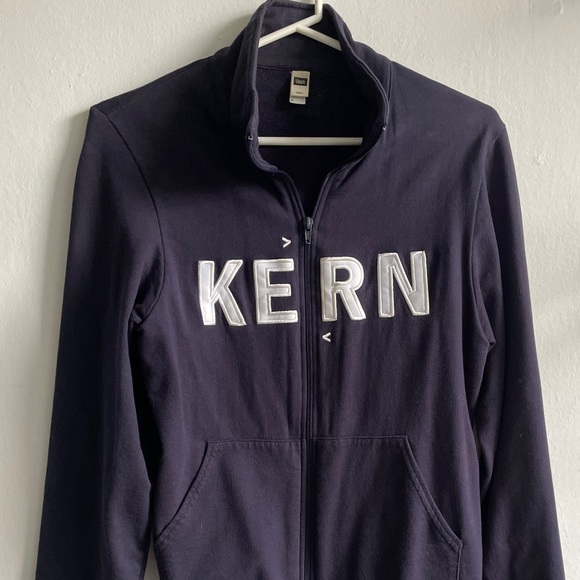 Zip up lightweight layer. - Picture 2 of 4